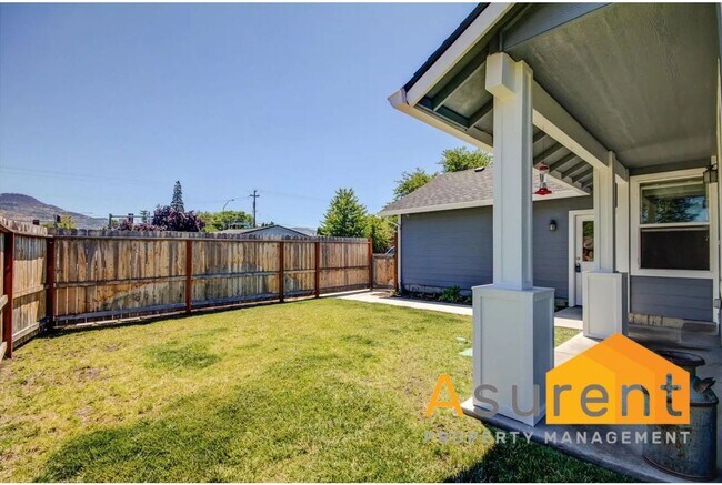 Building Photo - Great 3 Bed 2 Bath Medford Home Available Soon!