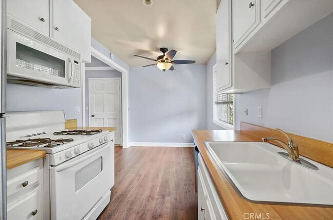 Building Photo - "Chic 1-Bed Apartment in Orange, CA with H...