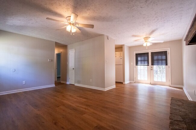 Building Photo - Rustwood