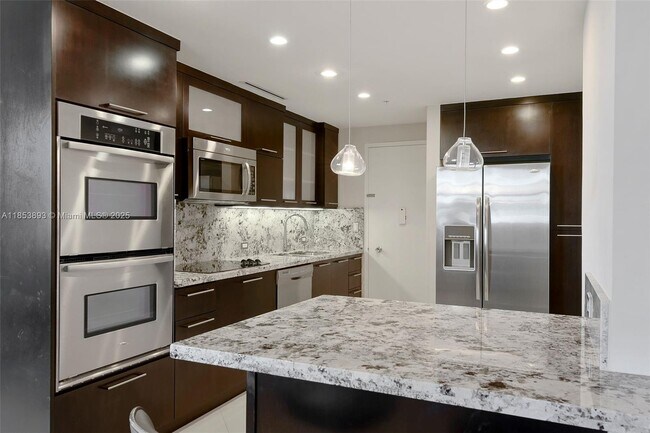 Building Photo - 5055 Collins Ave