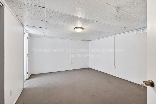 Building Photo - 1810 Mora Ln