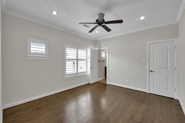 Building Photo - 3324 Chenevert St