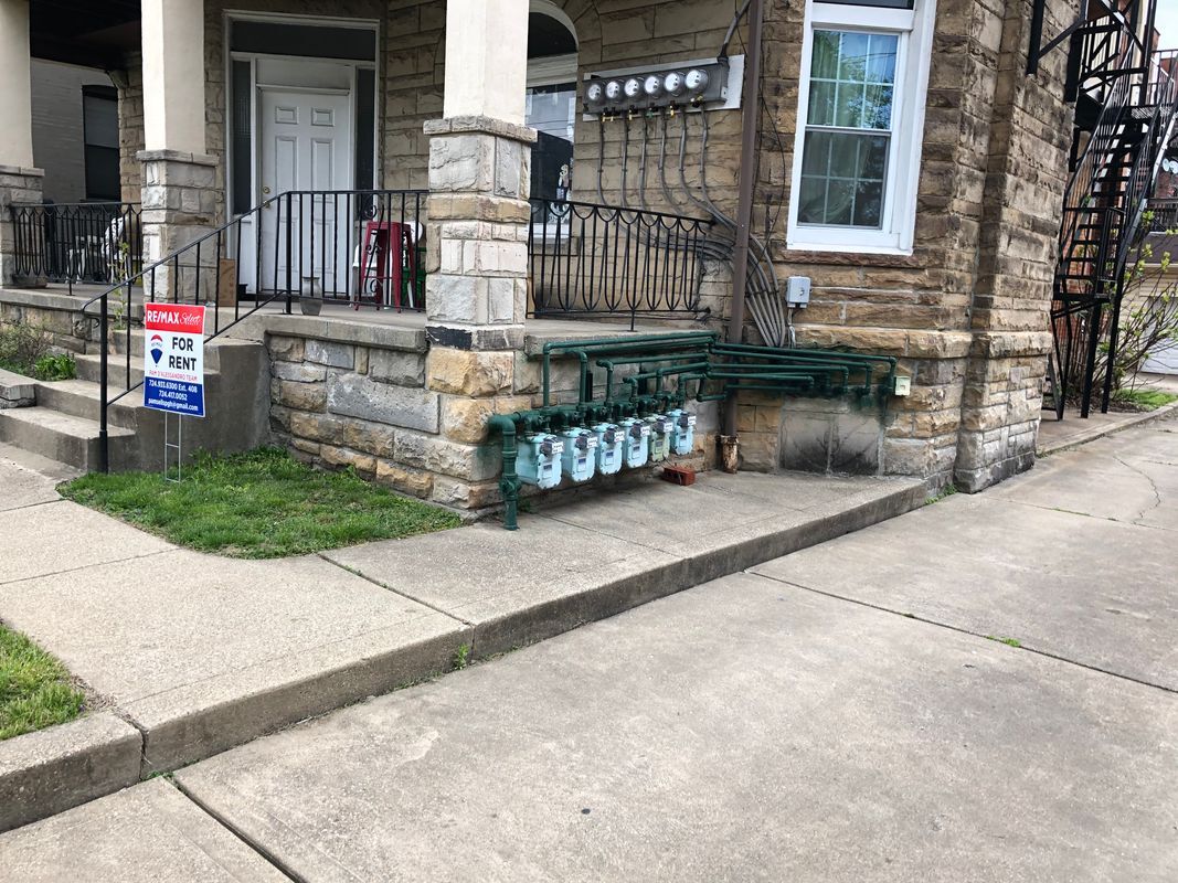 Building Photo - 301 1/2 S Winebiddle St, Apt 5