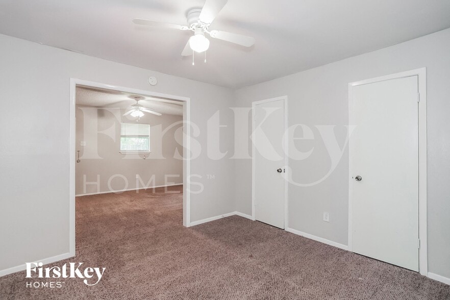 Building Photo - 8002 Larkspur Dr