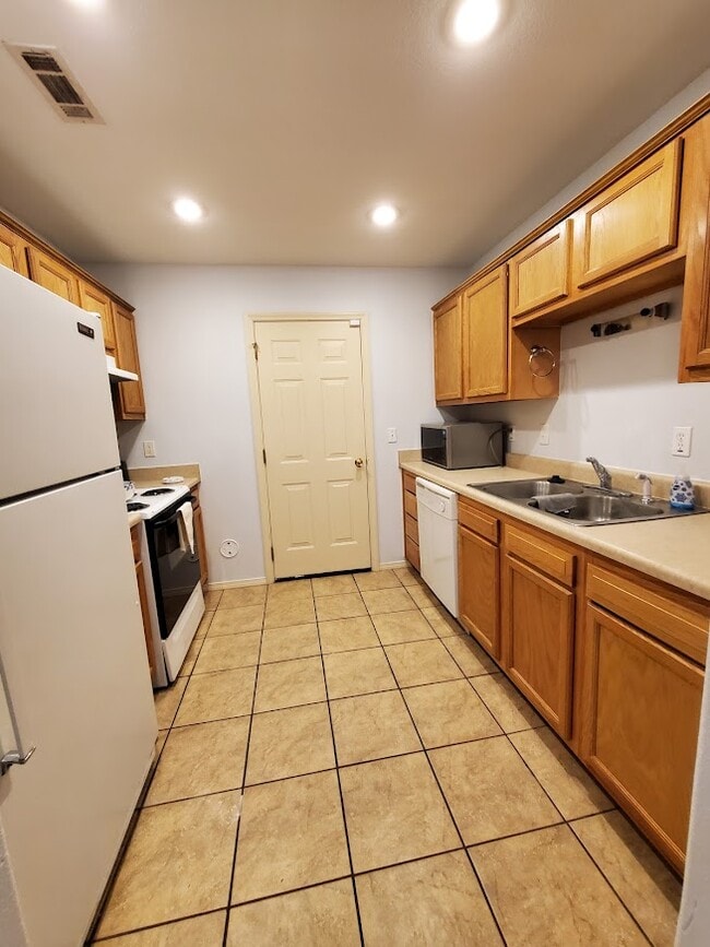 Building Photo - 4102 SW Chapelstone Ave