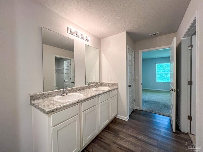 Building Photo - 5257 Peach Dr