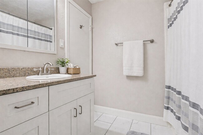 Building Photo - 8518 Pool Creek Dr