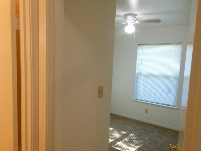 Building Photo - 2308 Barton Skyway