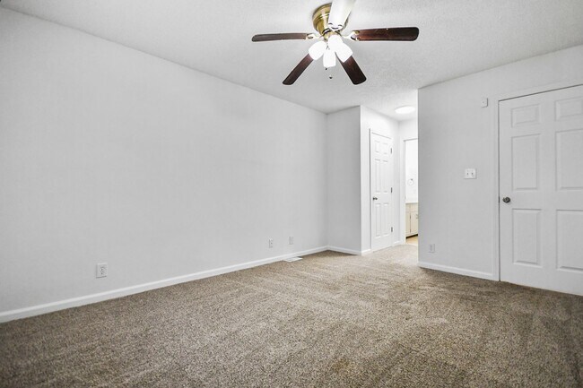 Building Photo - Pet Friendly Three Bedroom!
