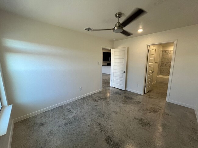 Building Photo - 913 Switchgrass Dr