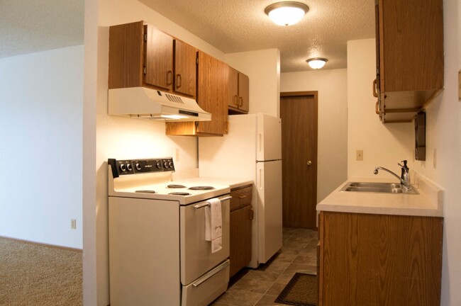 Fargo, ND Candlelight Apartments | Kitchen - Candlelight