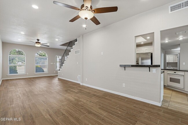 Building Photo - 825 Dulce Tierra Dr