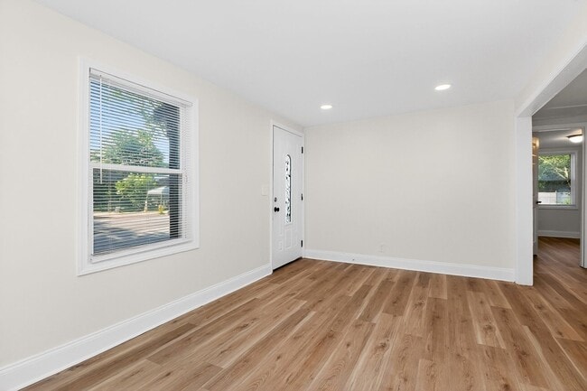 Building Photo - Cozy Two Bedroom Home!