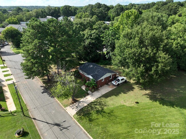 Building Photo - 215 Mattoon St