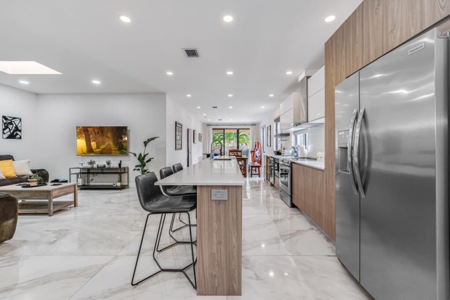 Building Photo - 828 SW 14th Ct