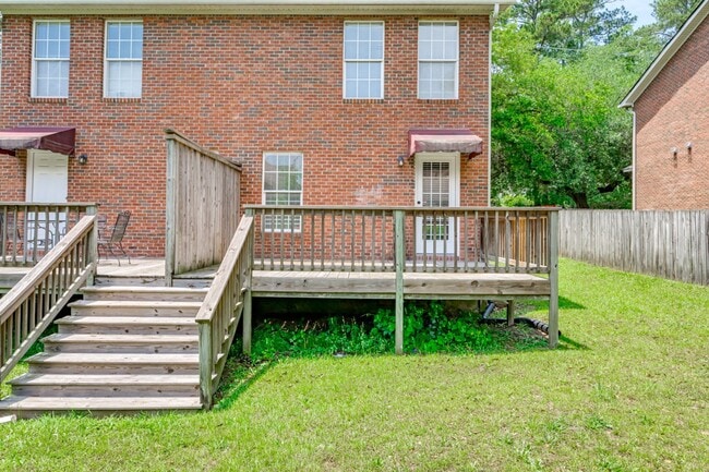 Building Photo - Quiet Neighborhood in a Conveniently Locat...