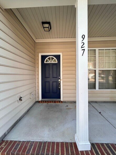 Building Photo - 927 Hunley Dr
