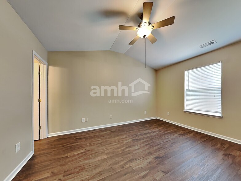Building Photo - 224 N Fuquay Springs Ave