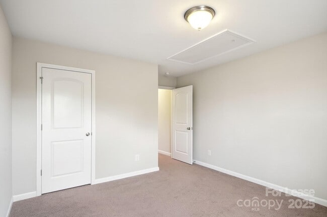 Building Photo - 2169 Grist Mill Dr SW