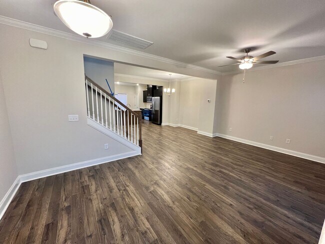 Building Photo - Like New 3 Bed, 4 Bath Townhome w/ 2 Car Garage