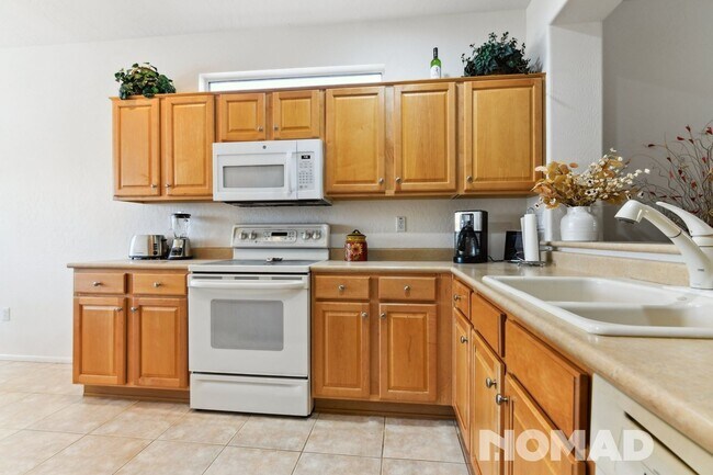 Building Photo - Charming 2BR House in Surprise