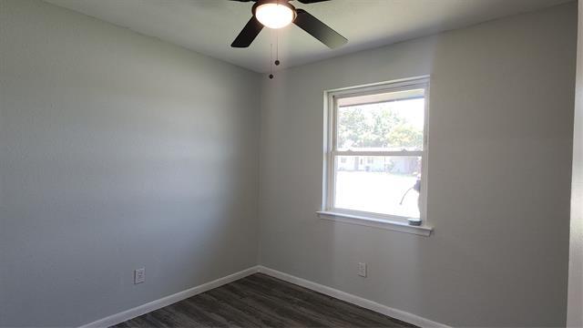 Building Photo - 3927 Emerald Dr
