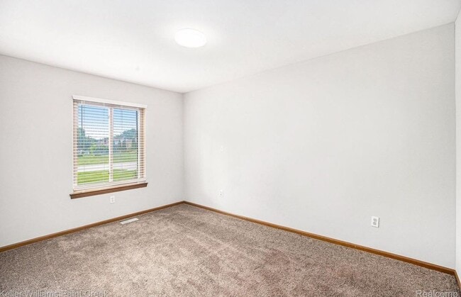 Building Photo - 5055 Scarsdale Dr