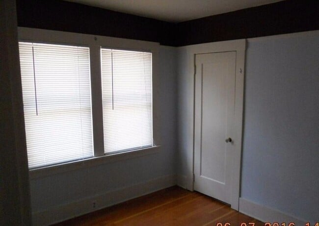 Primary Photo - Perfect Midtown Location