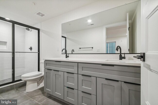 Building Photo - 6211 Woodbine Ave