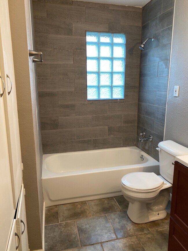 Building Photo - 3107 Aberdeen Ave