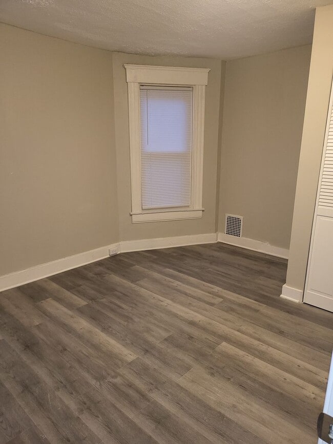 Building Photo - 3666 Glenway Ave