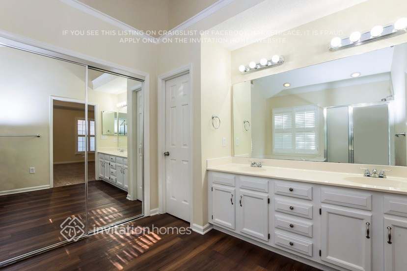 Building Photo - 6420 Fairway Point Dr