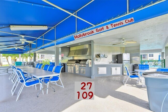 Building Photo - 681 S Hollybrook Dr