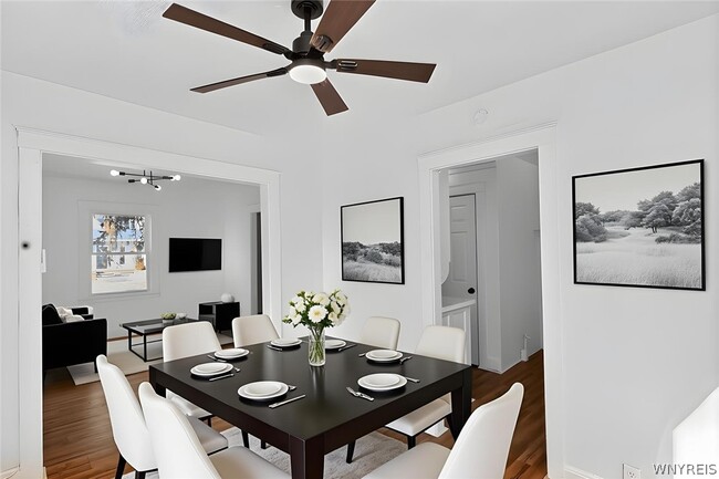 Building Photo - 609 24th St