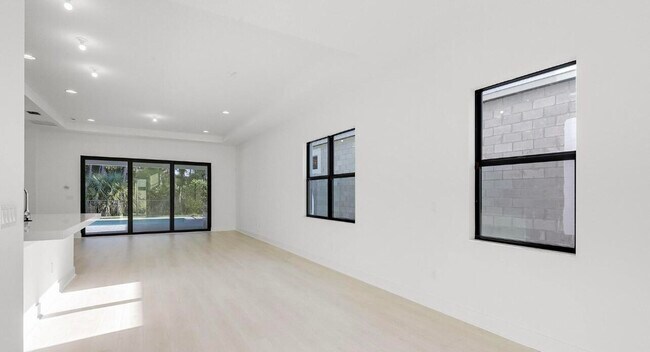 Building Photo - 13174 Artisan Cir