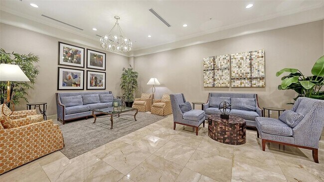 Building Photo - 800 N Tamiami Trl