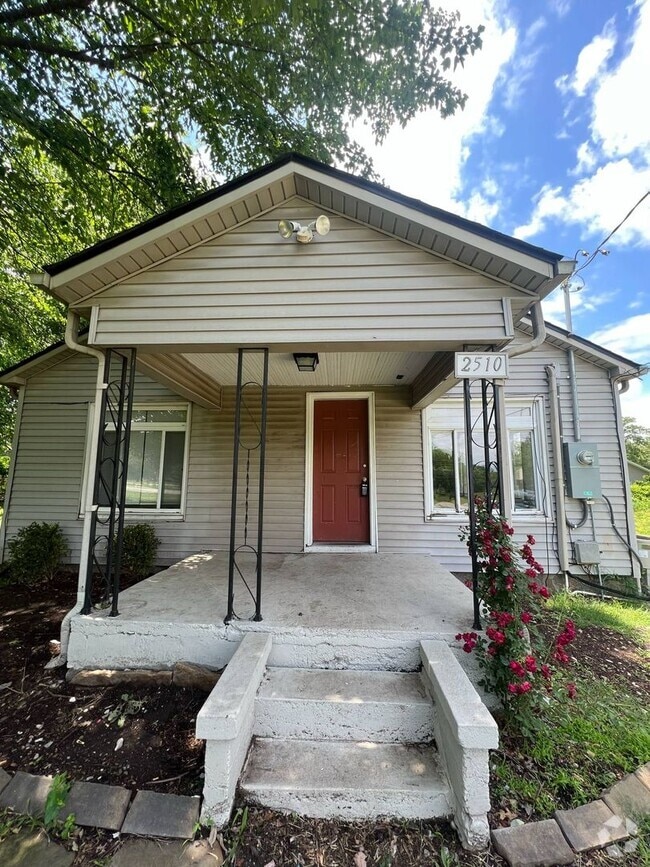 Building Photo - 3 bedroom, 1 bathroom home located in Jopl...