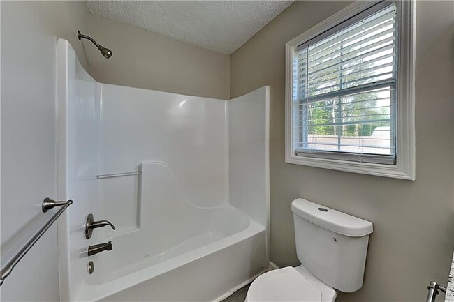 Building Photo - 107 Ivy Trace Ln