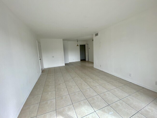 Building Photo - 2914 NW 55th Ave