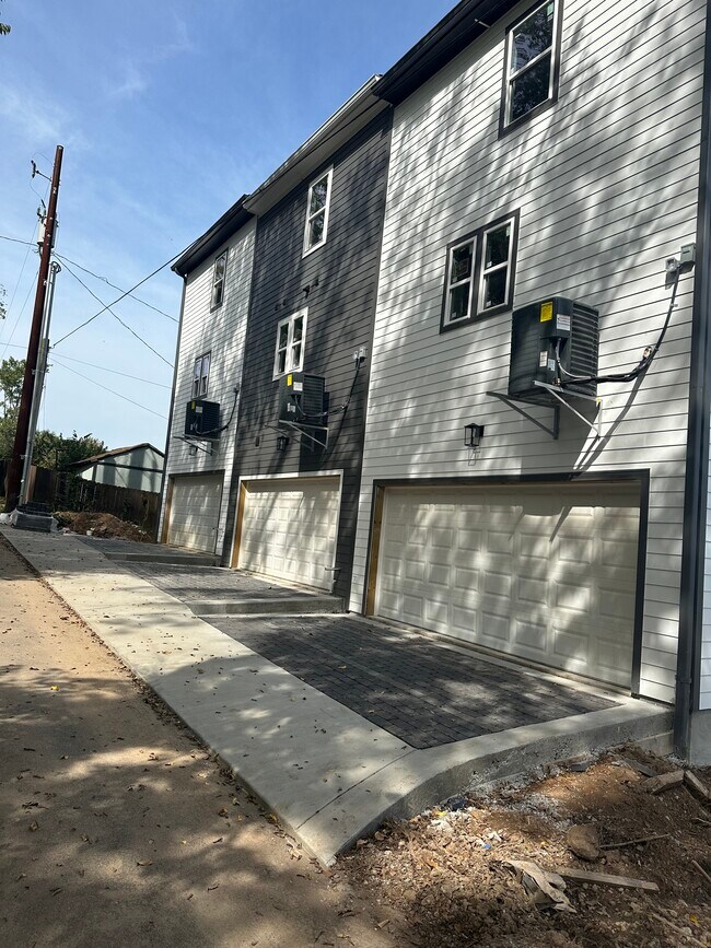 Building Photo - 200 Raymond St