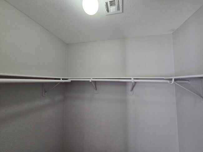 Building Photo - Get $1825 Off Feb 2026 - Move-in no later than Dec 29th!