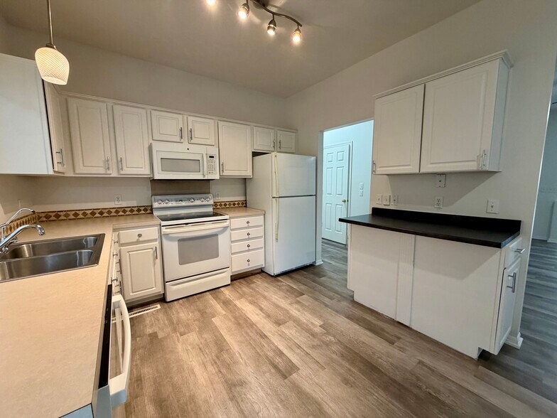 Building Photo - 4216 S 179th St