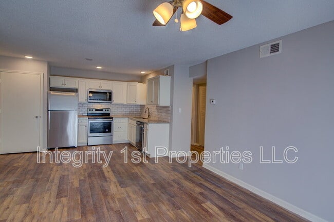 Building Photo - 2114 Swift St