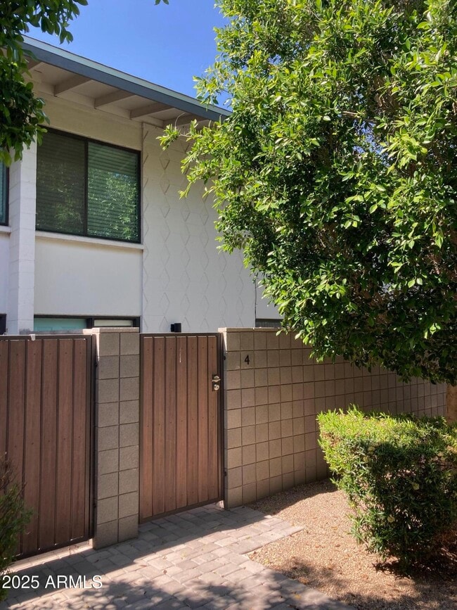 Building Photo - 4220 E Almeria Rd