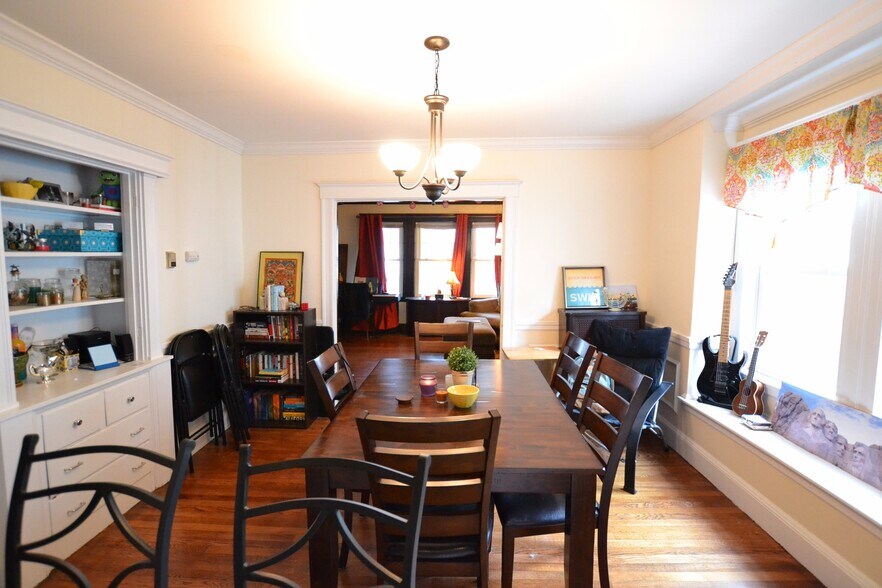 Building Photo - 70 Hobart St