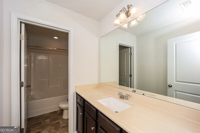 Building Photo - 440 Culloden Moor Dr