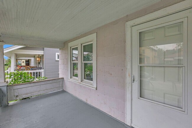 Building Photo - 243 N Wayne Ave