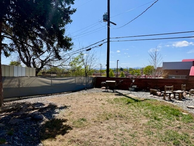 Building Photo - Updated Perlmack Ranch