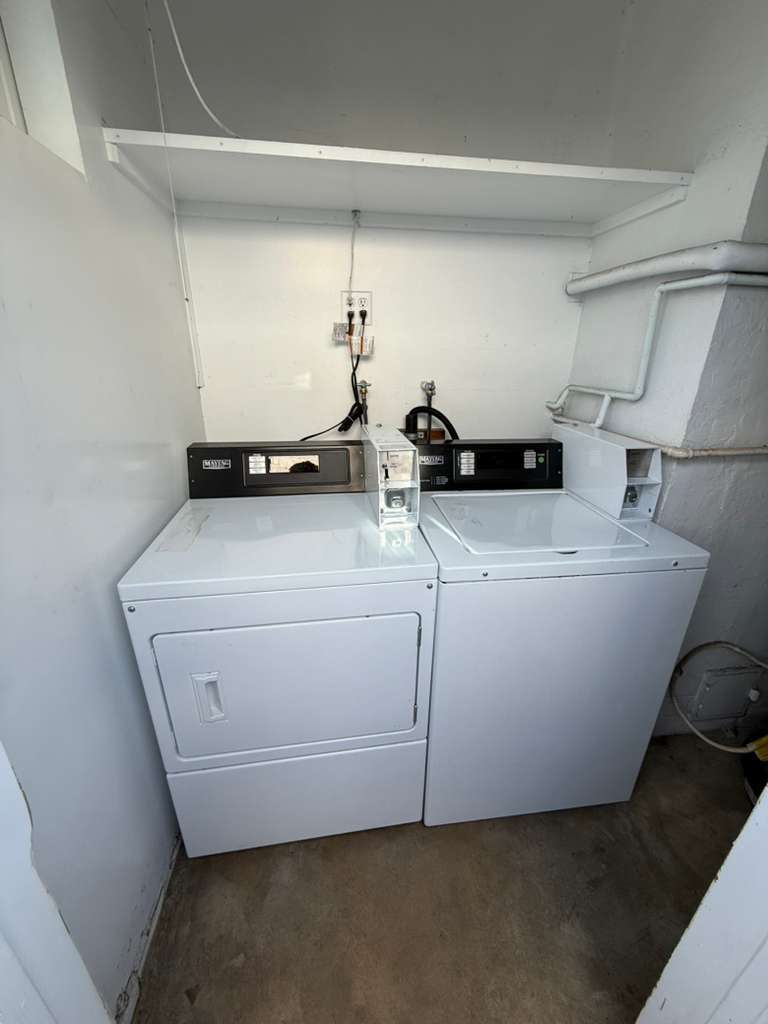 Shared Laundry Facility - 495 Queen Anne Dr