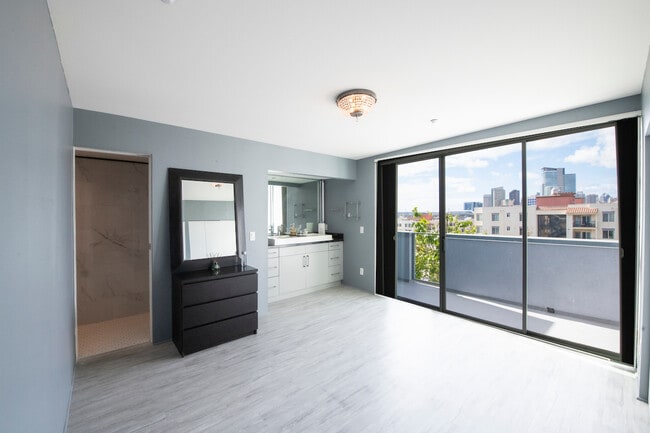 Building Photo - 969 Sigsbee St